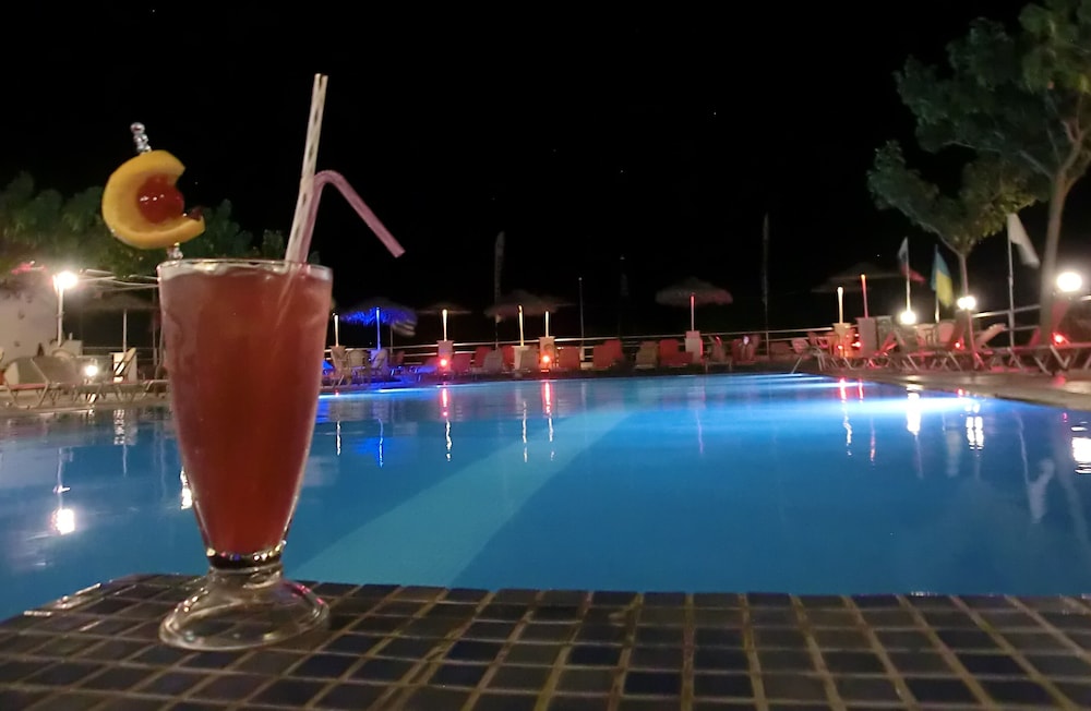 Santorini Camping & Hostel
