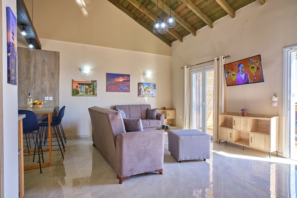 Christine's Seaview by Corfuescapes