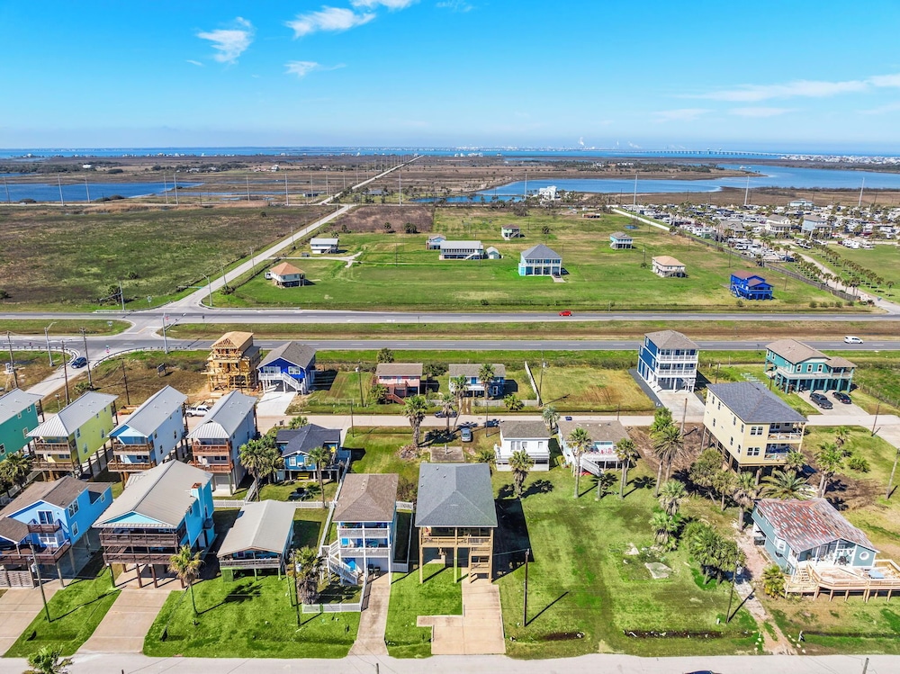 Sunny Beach House by Ryson Vacation Rentals