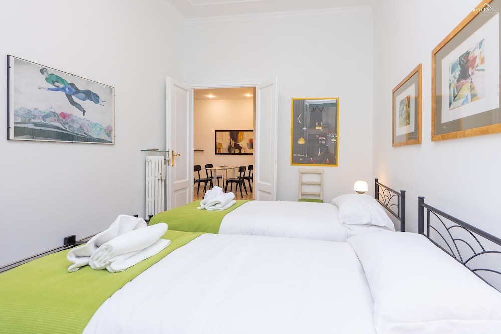 Clodia 5 Apartment