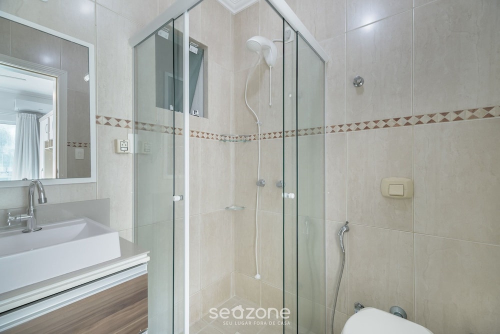 4BR Apt w/ BBQ 70m From Beach Rto0502