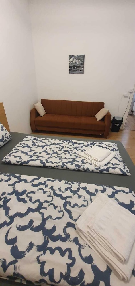 Affordable 2BR Stay 15 Min Enkplatz