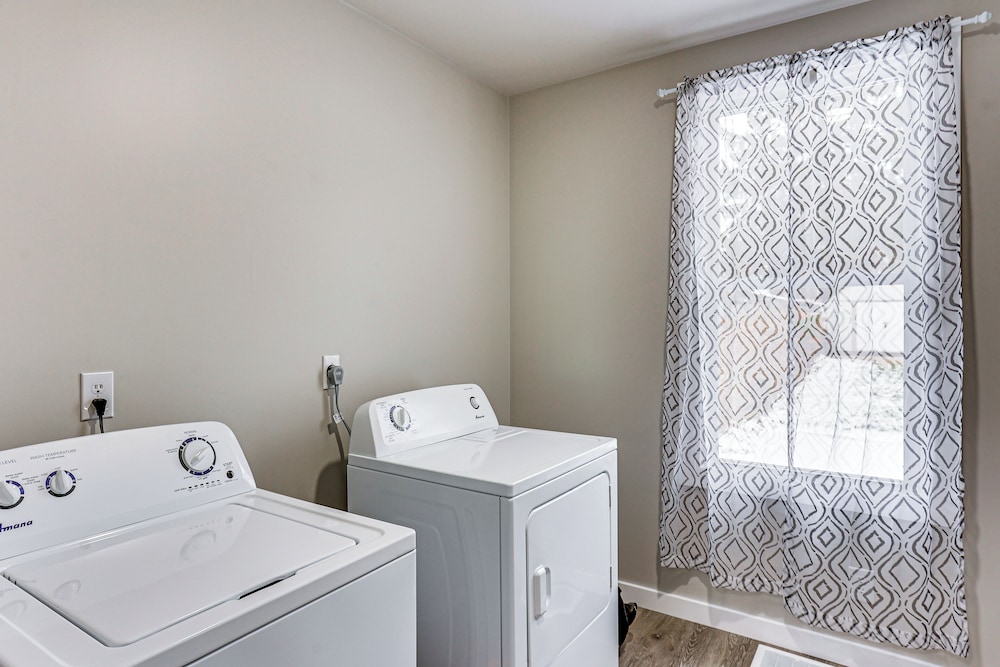 2 Mi to Dtwn Harrisburg! Convenient Duplex