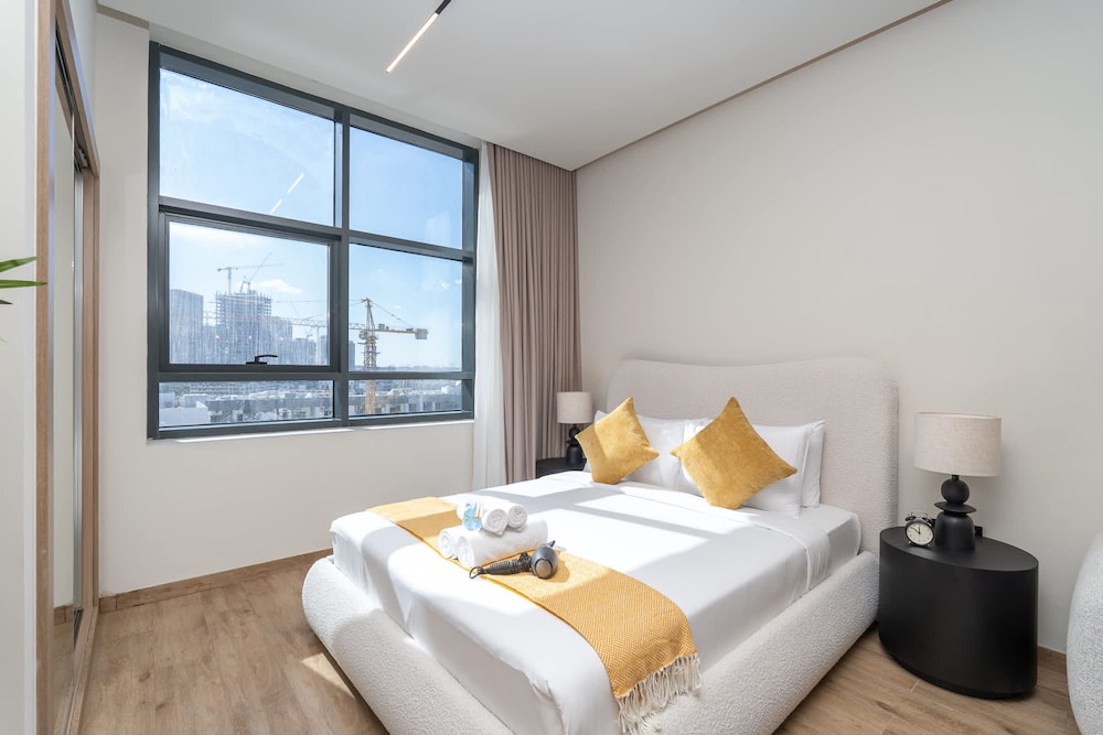 Mesmerizing Studio Located in the Center of JVC