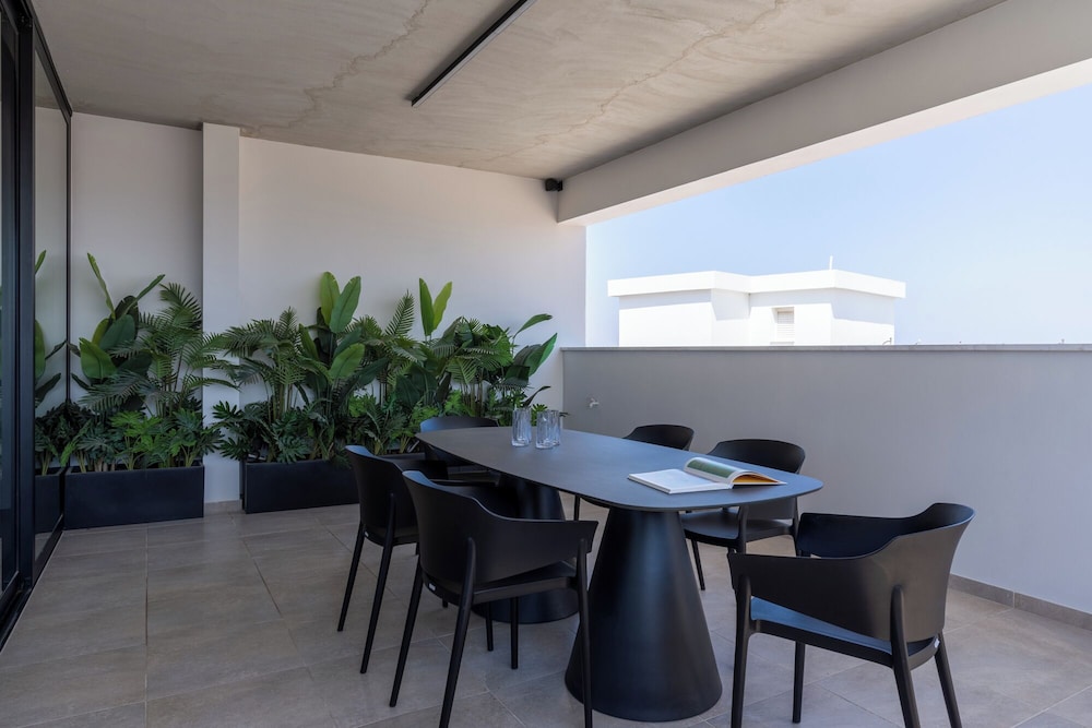 The Penthouse - 3BR Seaview in Larnaca