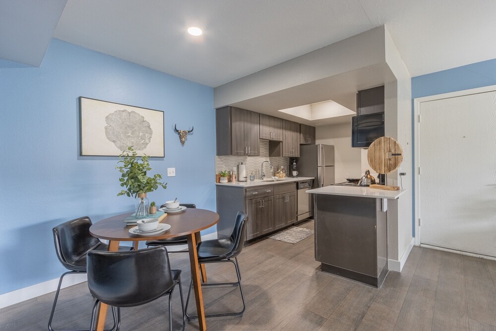 Stay in Paradise Valley! Park, Walk &amp; Shop &amp; Golf-C257 view 3