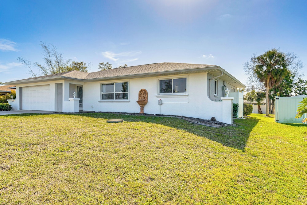3 Mi to Beach: Pet-friendly Home in Port Charlotte