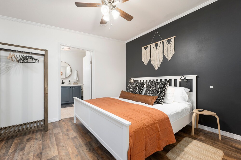 Bright 4BR Home Near Beach Historic Downtown