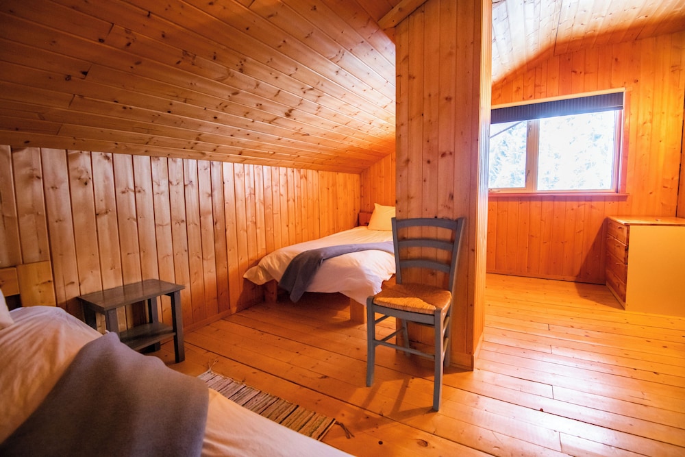 Little Atlin Lodge