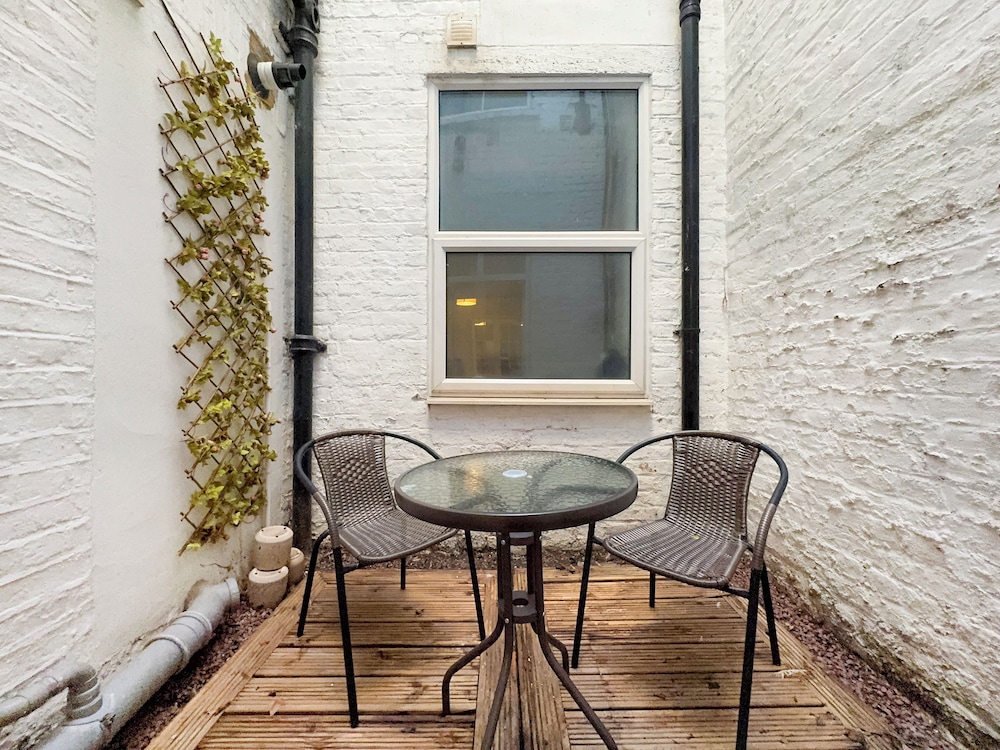 Redcliffe Square Flat