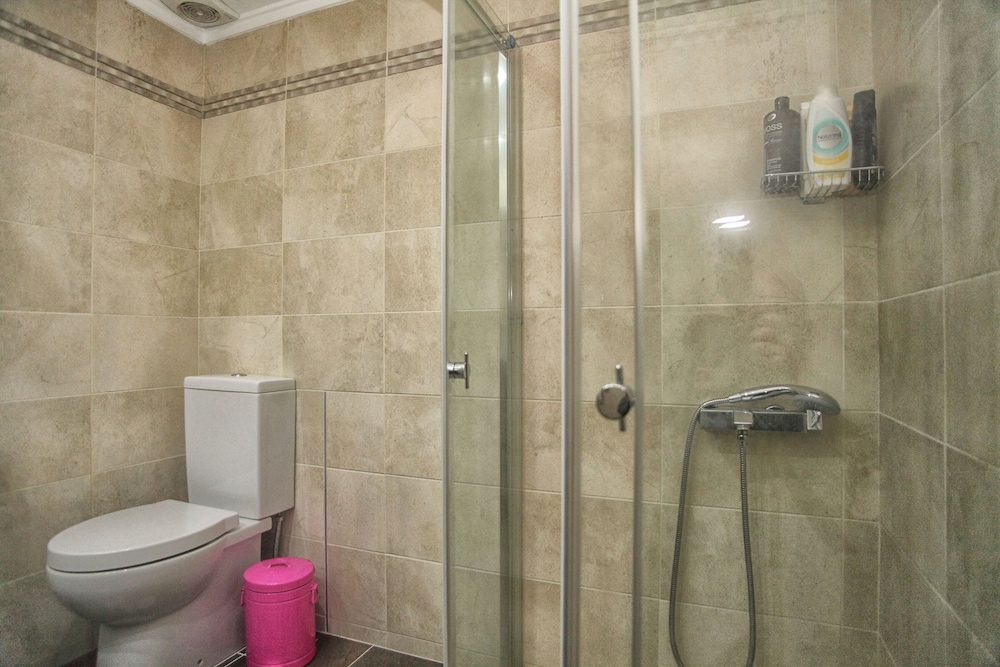 City & Sea Two Floor Flat with View Next to Metro photo 4