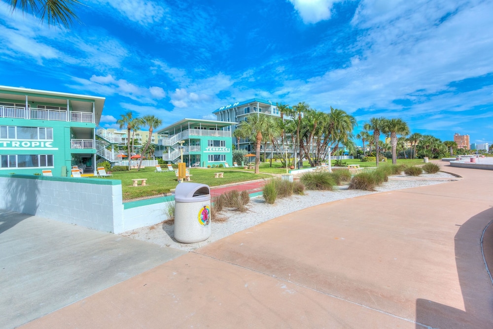 Tropic Terrace #9 - Beachfront Rental Studio Bedroom Condo by RedAwning view 2
