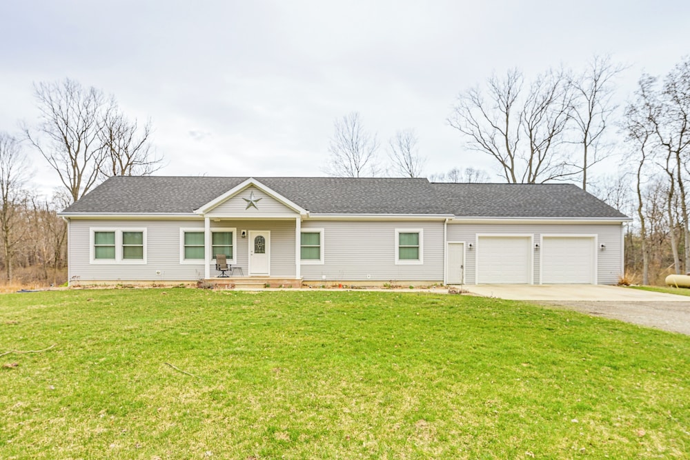 3 Mi to Dtwn: Family-friendly Home in South Haven!