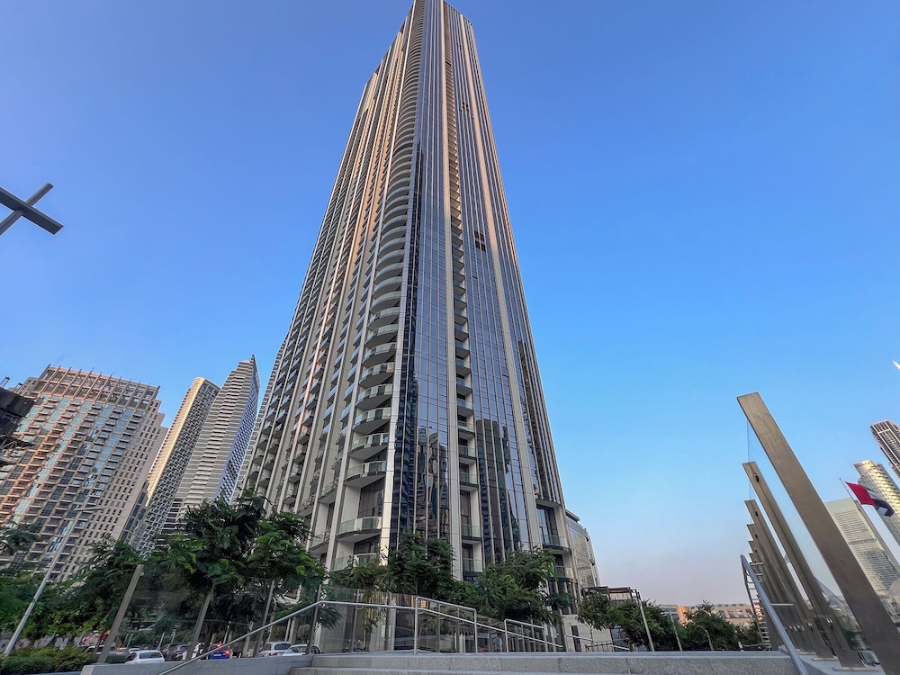 Full Burj Khalifa & Fountain View Show