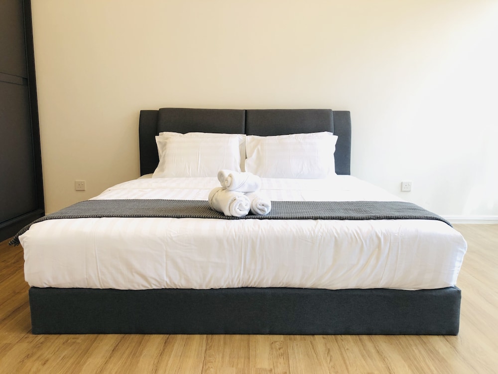 Ceylonz Suites by Roomy