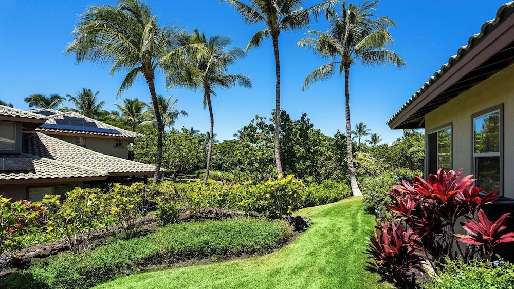 Tropical Escape w/ Lanai, BBQ & Resort Amenities - Vrkcv