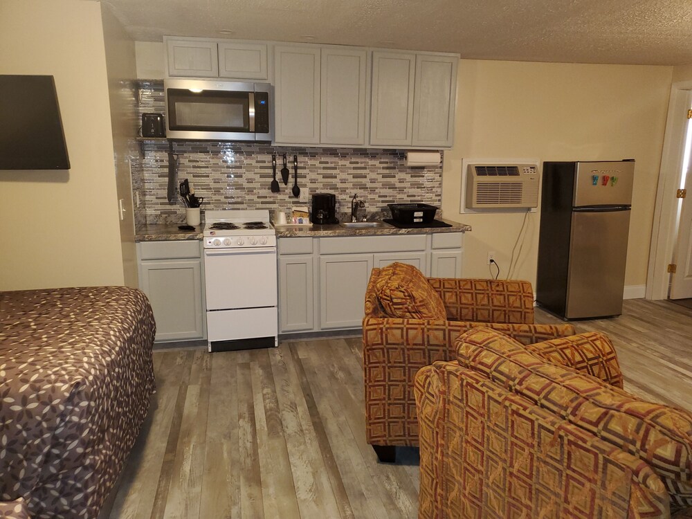 Turnpike Motel