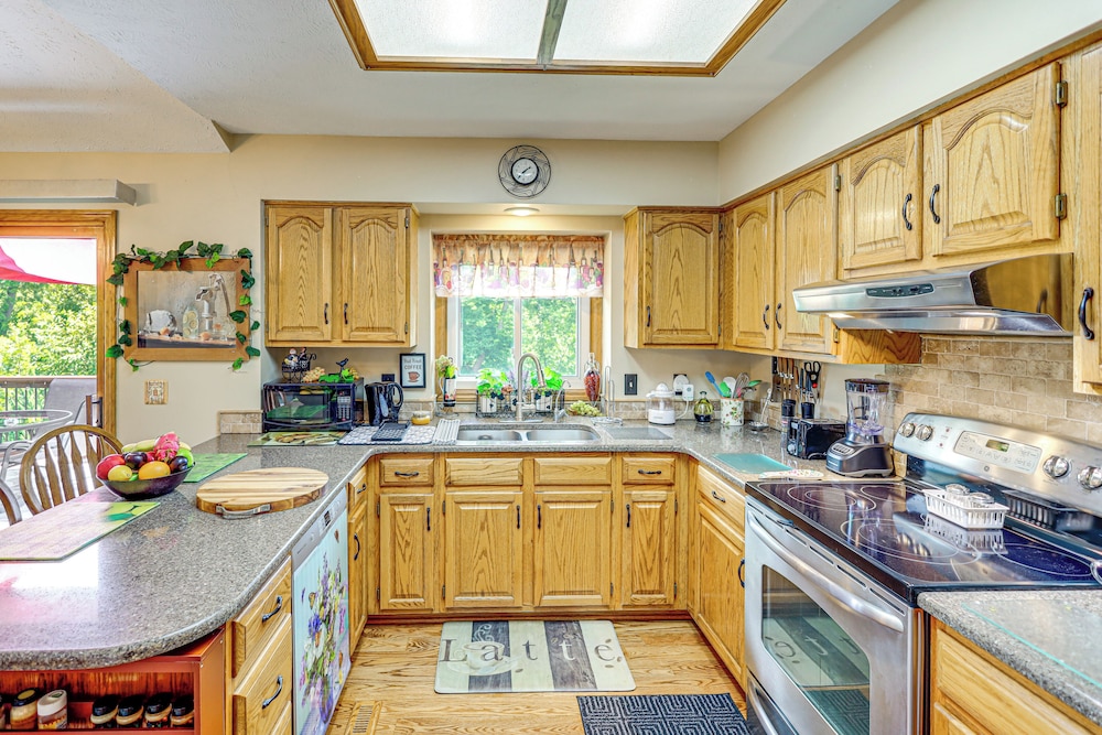 5 Mi to Platte River: Inviting Bellevue Rental