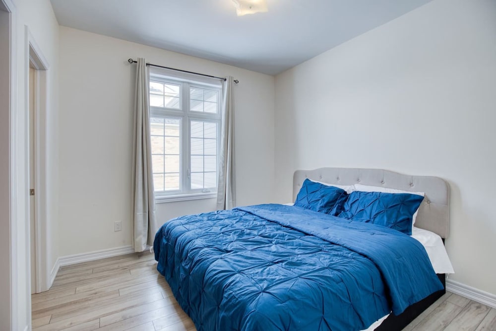 Spacious Brand New 4-bed Retreat in Quinte West