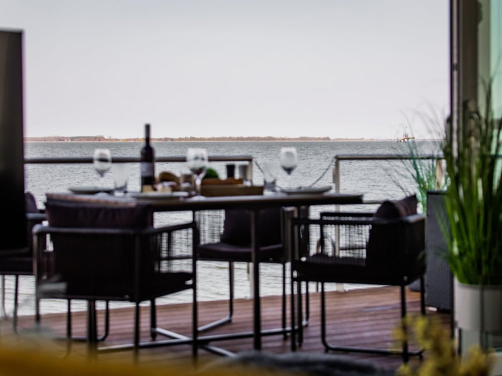 Hausboot Floating House in Ribnitz-damgarten