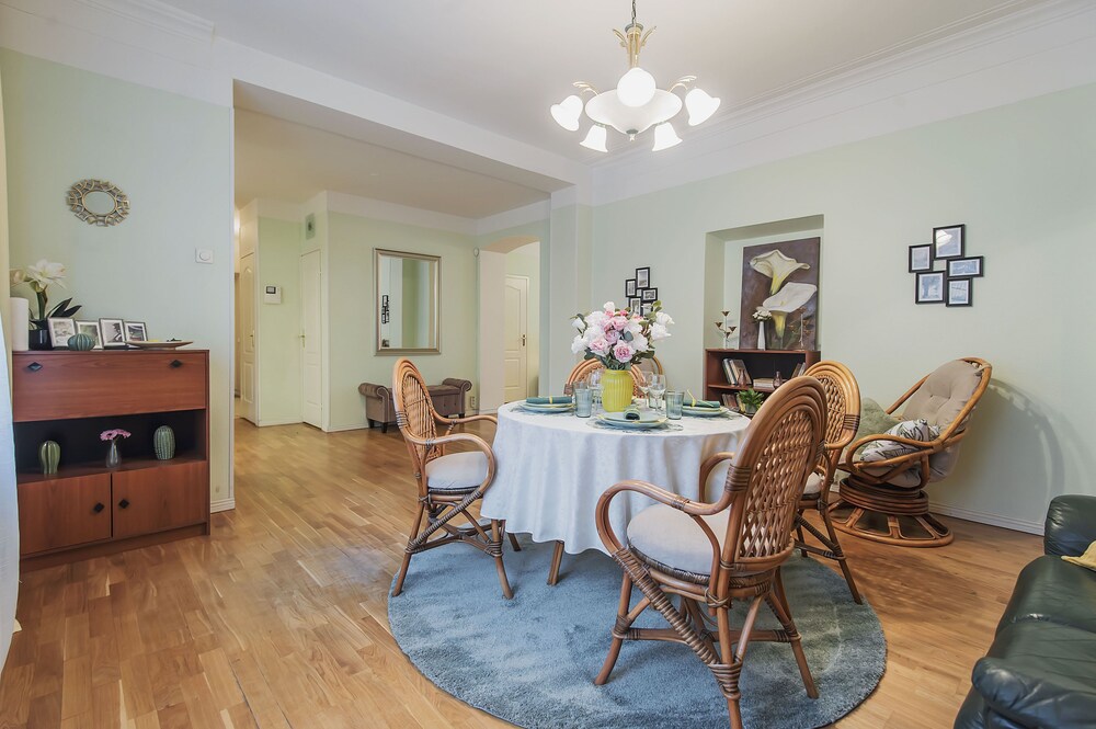 GM Apartment Staropimenovskii 16