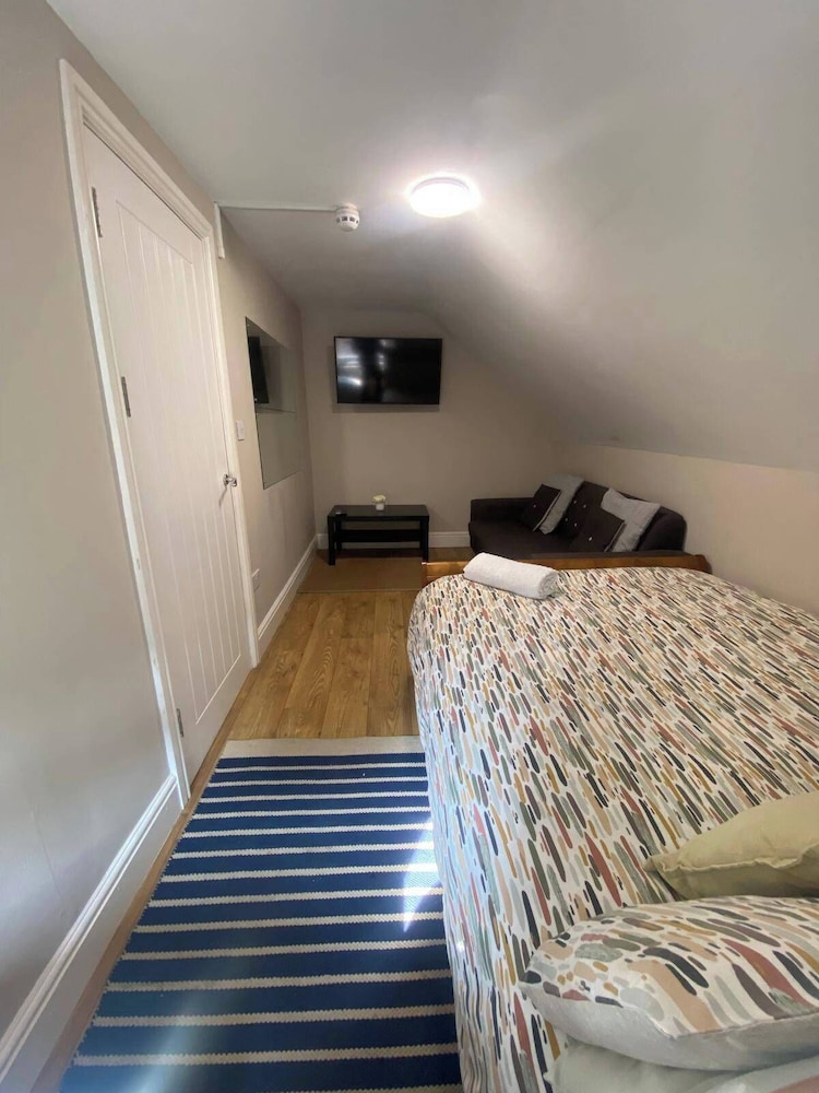 Cosy London Home With 2 Bedrooms
