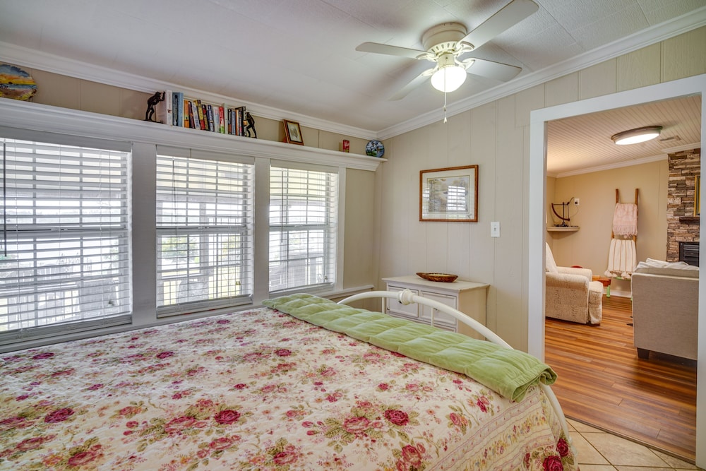 Lakefront Jonesville Cabin w/ Dock  Fire Pit! - Property Image 29