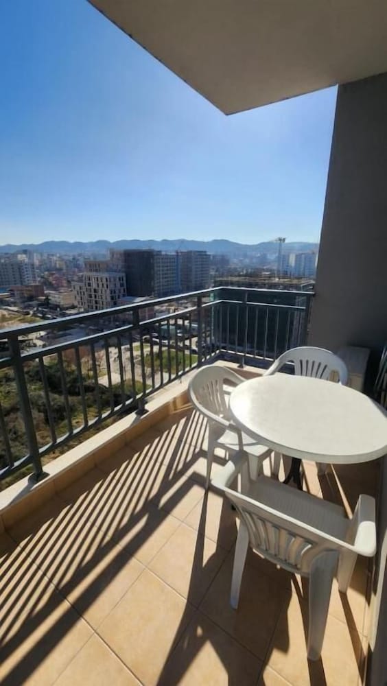 Kalpazo Tirana Vila 313
