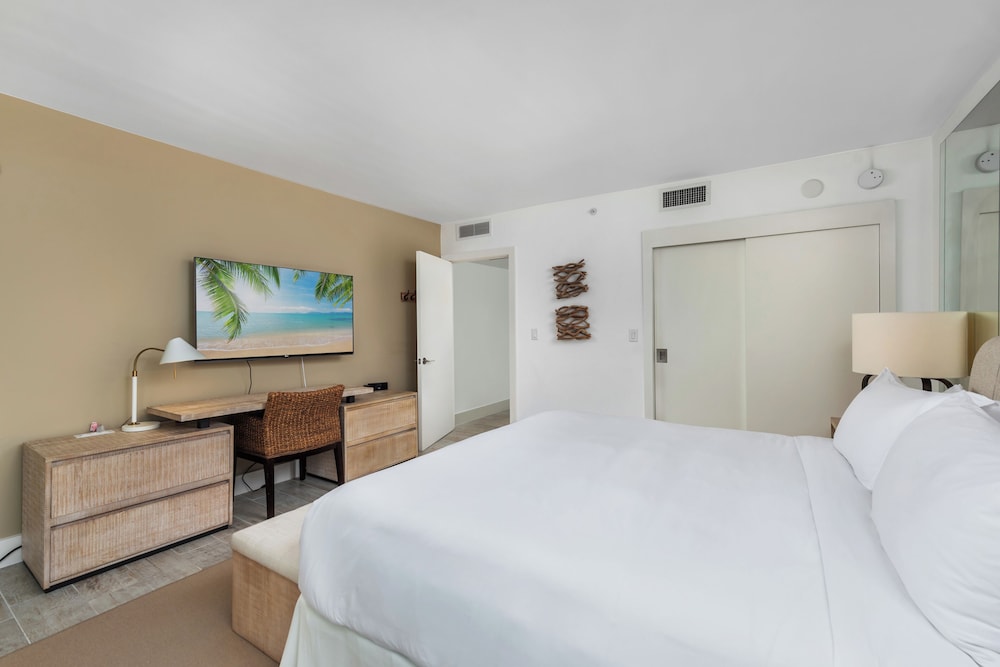 1 Hotel & Homes Private Luxury Suites