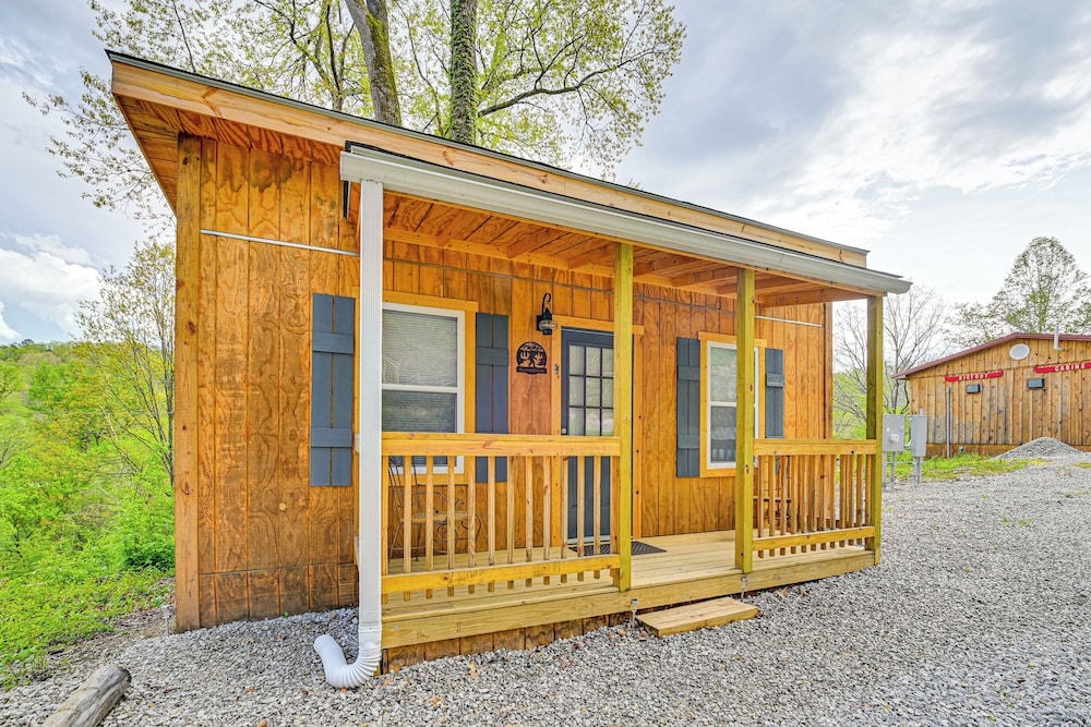 Secluded on 10 Acres: Livingston Getaway w/ Sauna!