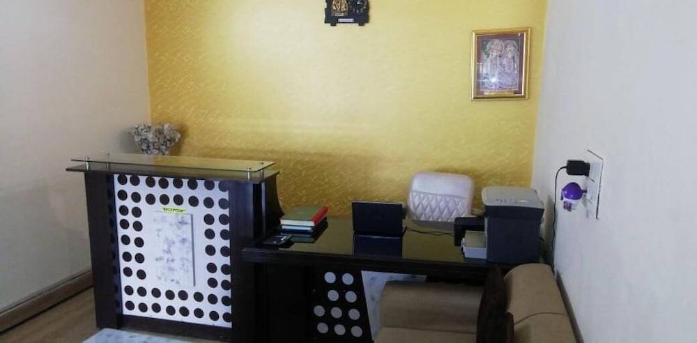 Lobby & Reception