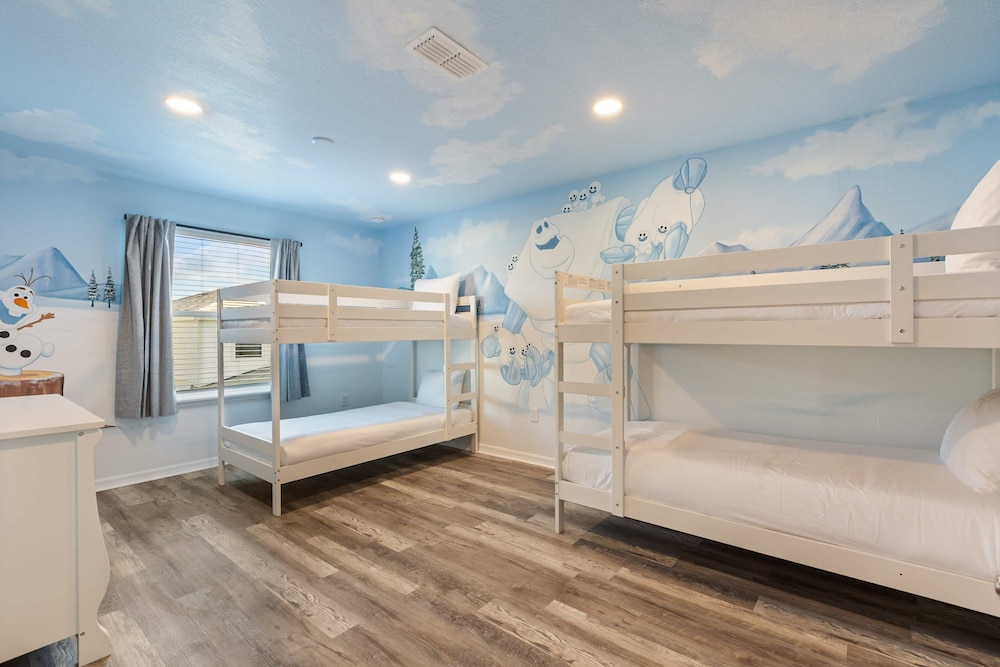 Family Fun Villa w Pool Hot Tub Game Room