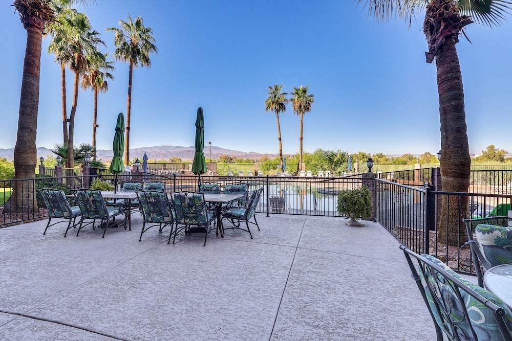 London Bridge Views: Havasu Condo on Golf Course