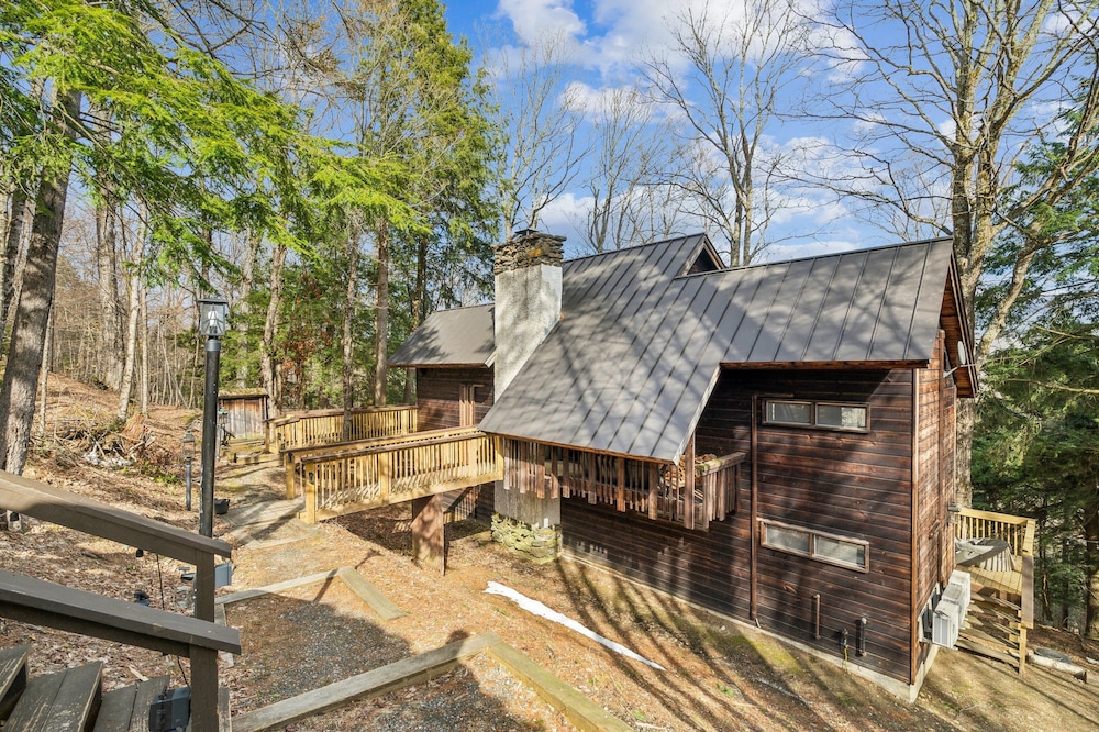 Serene Architect-designed Vermont Chalet 4 Bedroom Home