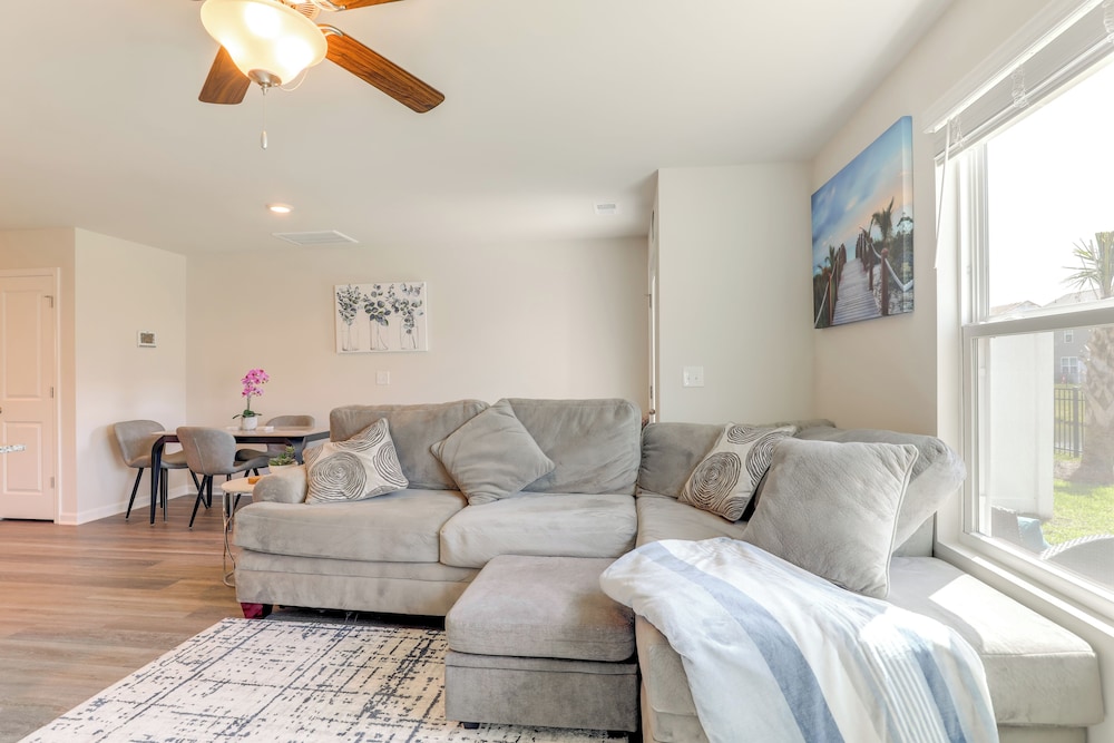 Modern Escape 2 Mi to Surfside Beach Fishing Pier