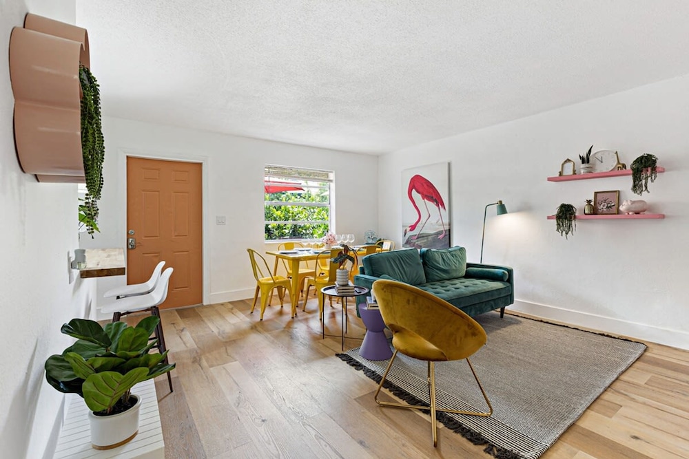 Stylish 2 BR Condo - Free Parking on Premises