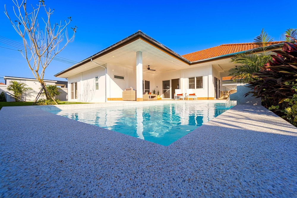 New Modern 3 Bedroom Pool Villa MB3
