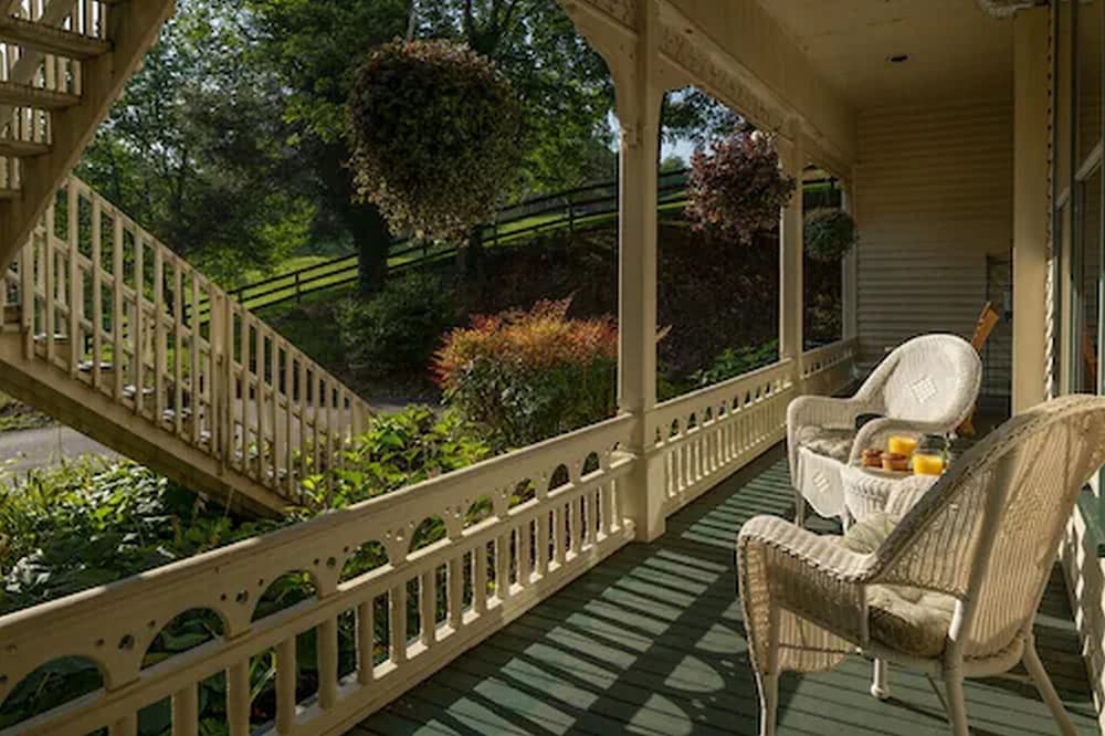 Engadine Inn  Cabins - Property Image 149