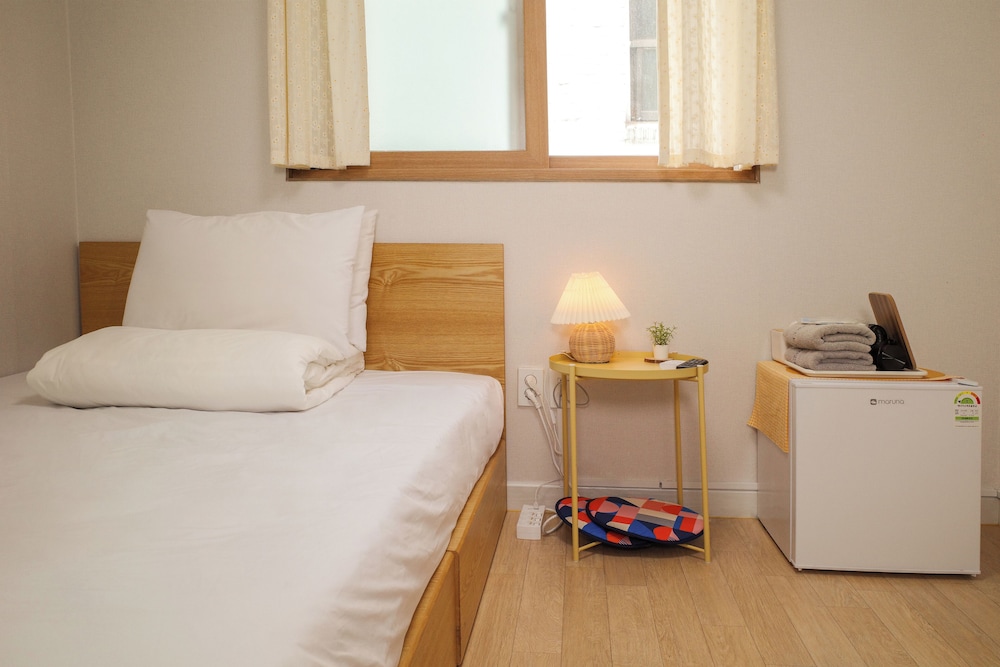 Starria Hostel foreign guest only 34