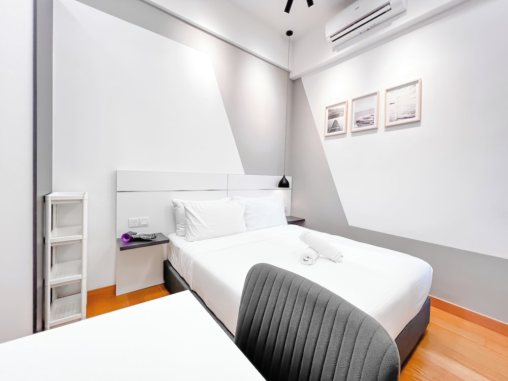 The Luxe by Manhattan Group