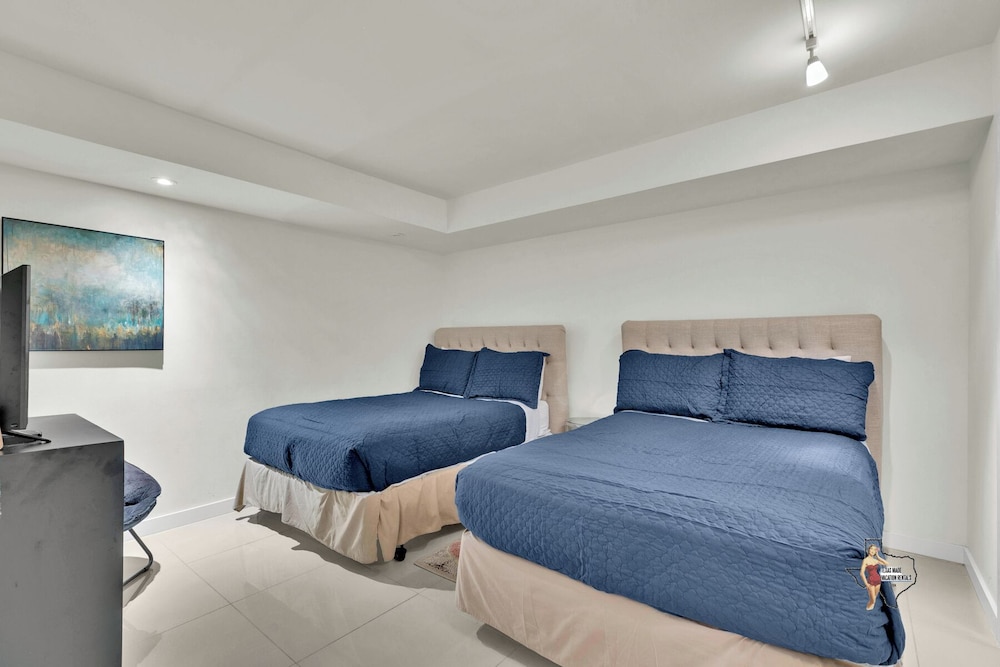 Bahia Mar-Solare Beachfront & Two Pools