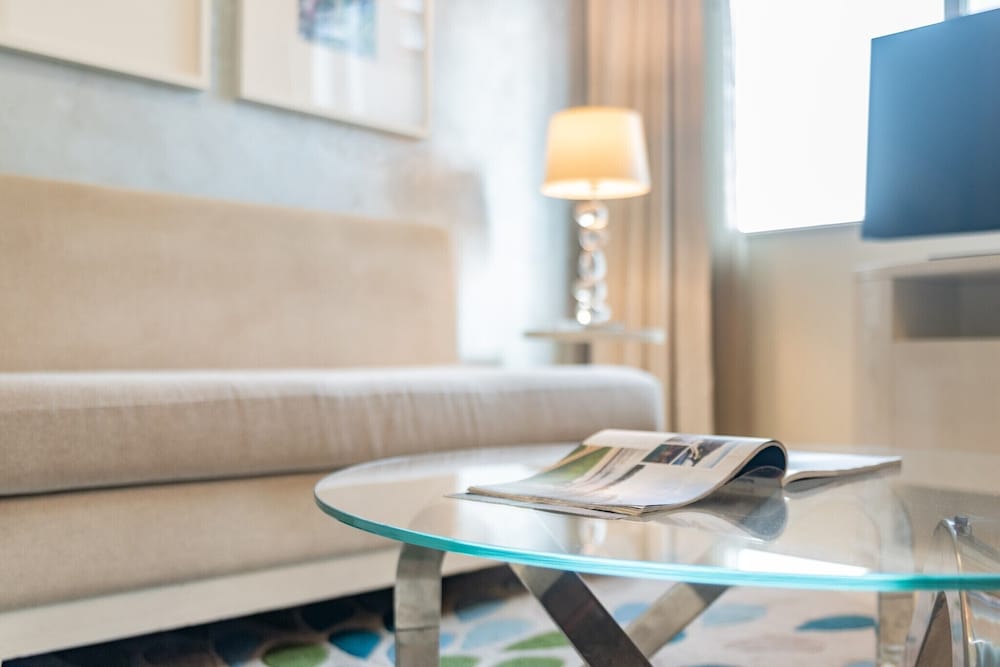 Amazing 1 BR Apartment Damac Mall Street