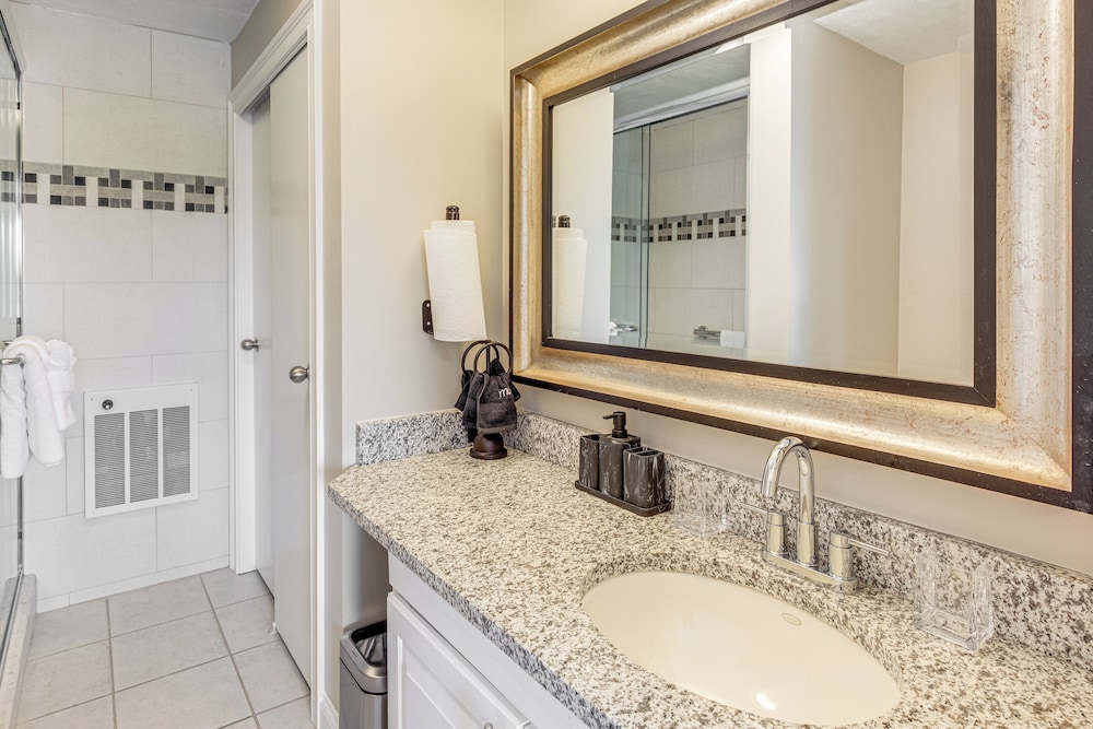 1 Mi to Millyard District: Unit w/ Furnished Porch