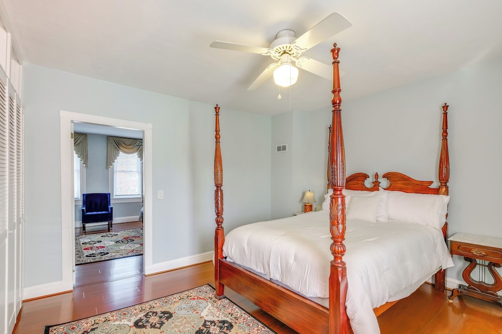 1 Mi to Dtwn: Townhome w/ Patio in Baltimore!
