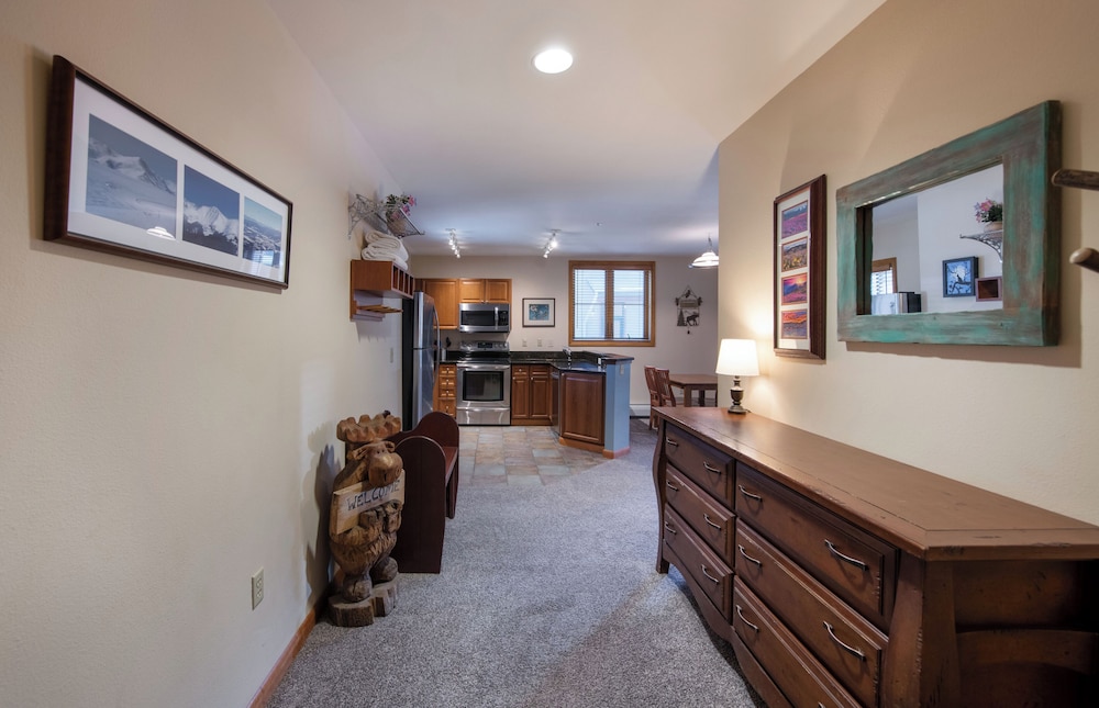 Zephyr Mountain Lodge Condos