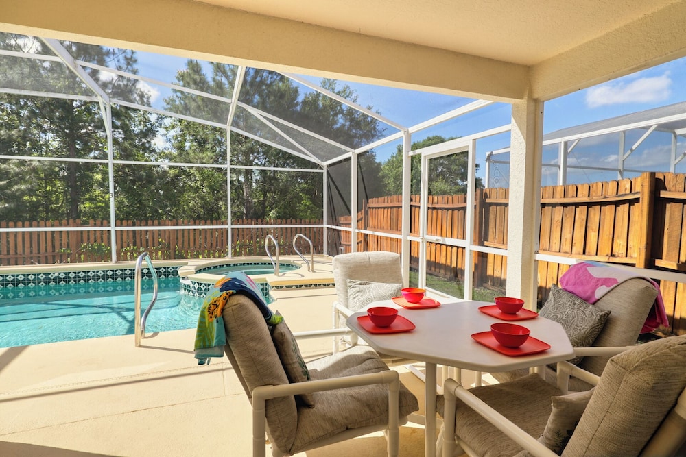 Arler House - Amazing 4 Bed 3 Bath - Private Pool