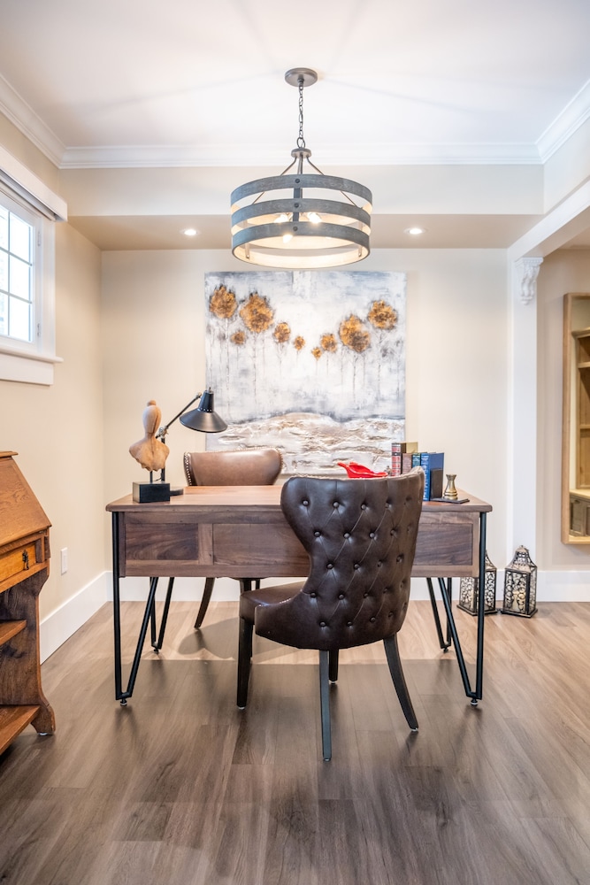 Kelowna Bed & Breakfast (CHATHAM HOUSE)