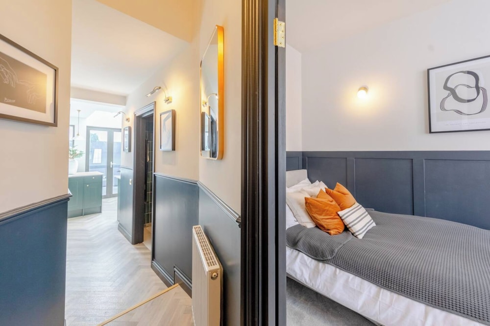 Contemporary Elegance - 2BD Flat, Clapham!