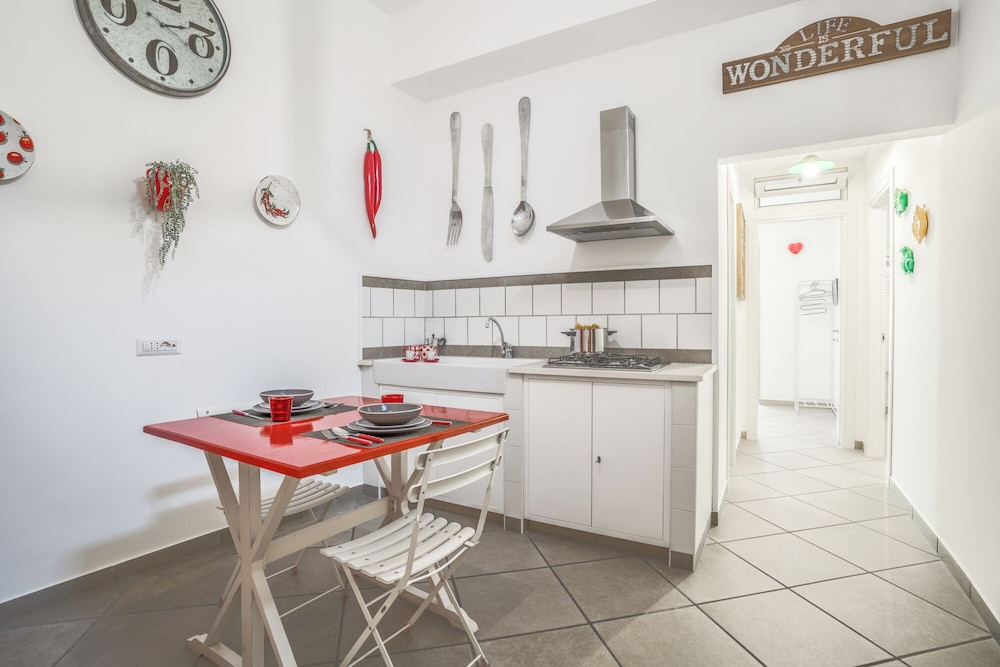 Two Bedrooms Apt In Sorrento Center With Balcony