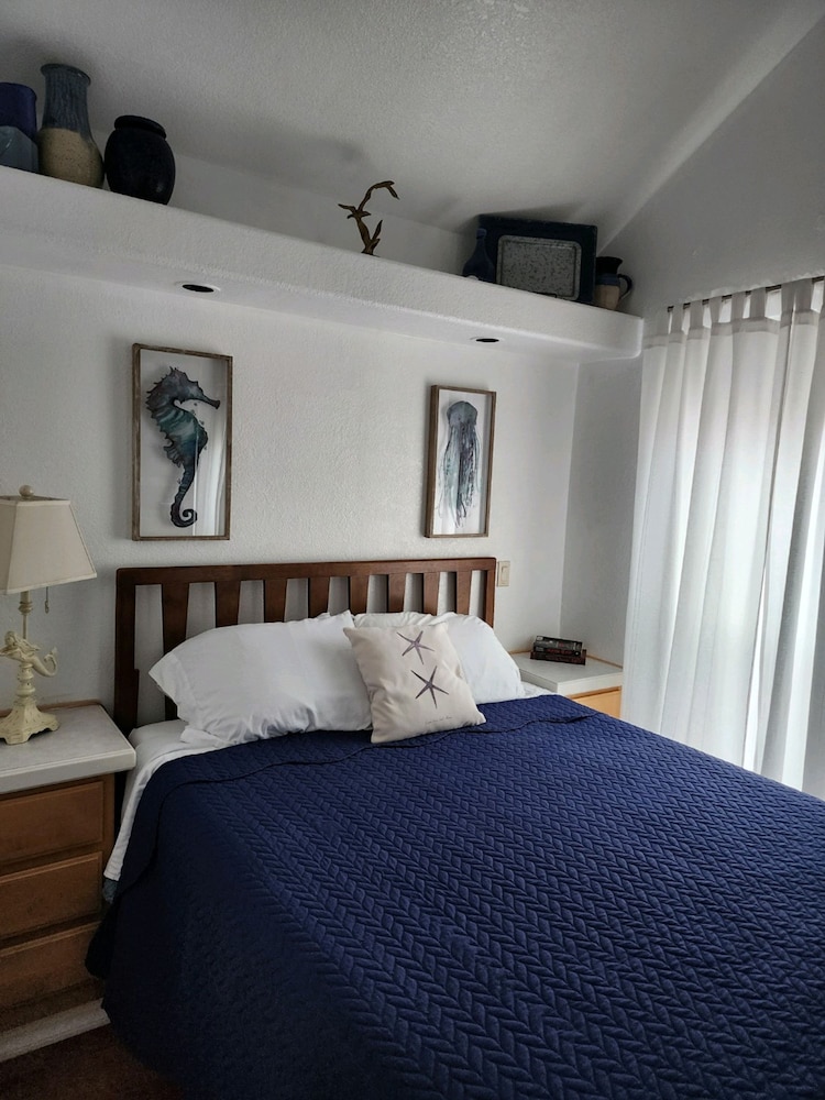 Oceanview Cabin 27 w Jacuzzi Enjoyable Views
